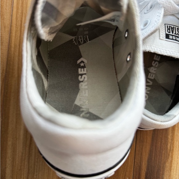 NWOT Converse Y2K Vibe -White Canvas Sneakers - Madison Padded Low Tops- Size 9 - Picture 11 of 12